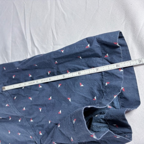 UNTUCKit Mens Large Slim Fit Navy Blue Triangle Print Short Sleeve Button Shirt - Picture 8 of 8